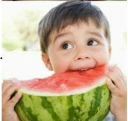 吃瓜小孩图片搞笑,吃瓜小孩的欢乐瞬间