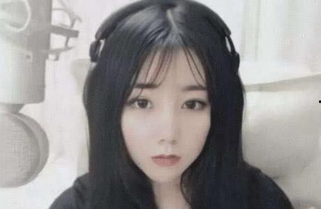 女主播吃蜜瓜,女主播的甜蜜直播瞬间