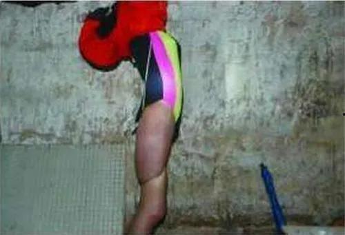 梁山吃瓜红衣女,揭秘梁山好汉背后的神秘女子